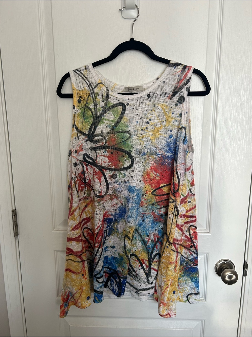 Jess & Jane Sleeveless White Multicolor Floral Art Tank Top